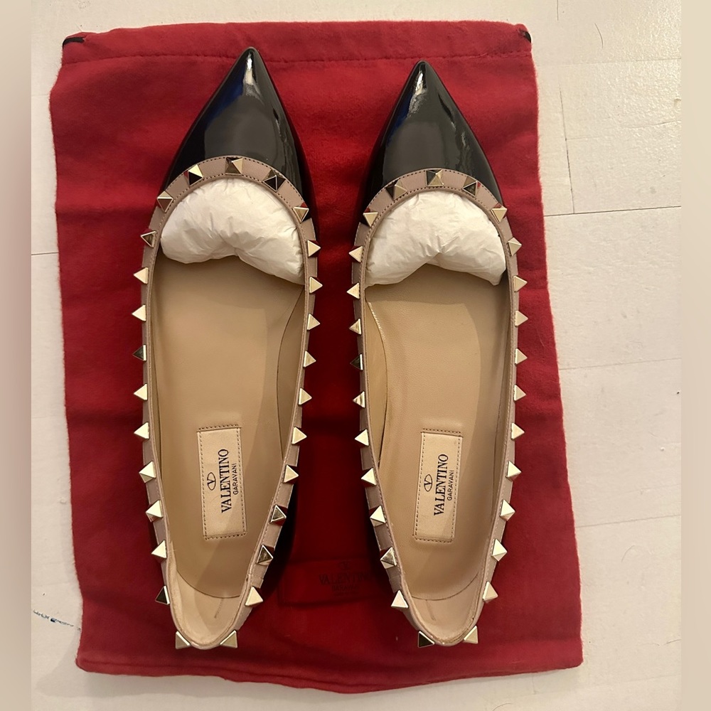 NIB VALENTINO Black Patent Leather Rockstud Slip-On Ballerina Flat 37.5